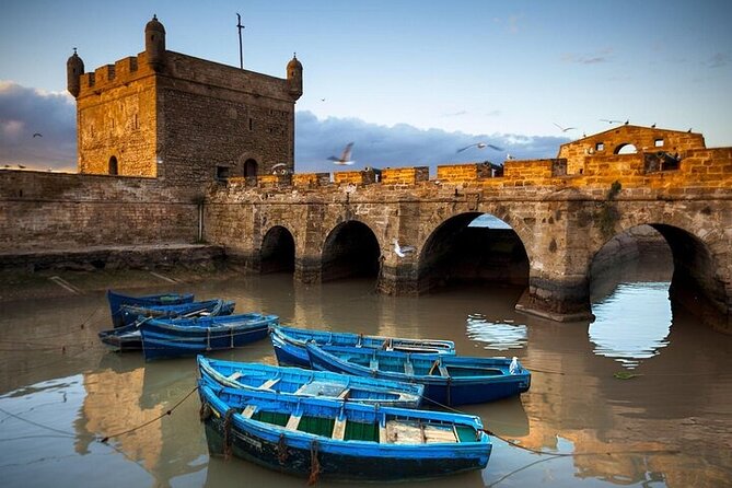 Les remparts historiques d'Essaouira face à l'océan
